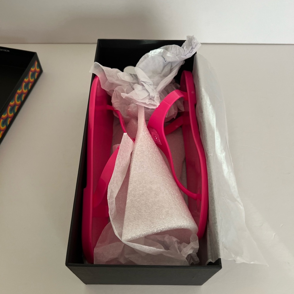 Authentic NWB Kurt Geiger London Maddison T-Bar Sandal,Pink - Picture 6 of 8